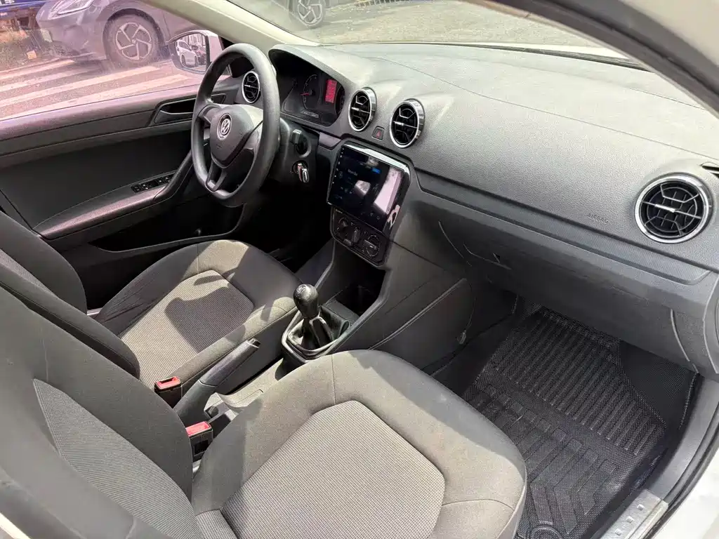 Jetta 2017 1.4L manual fashion model купить на сайте DeffCars