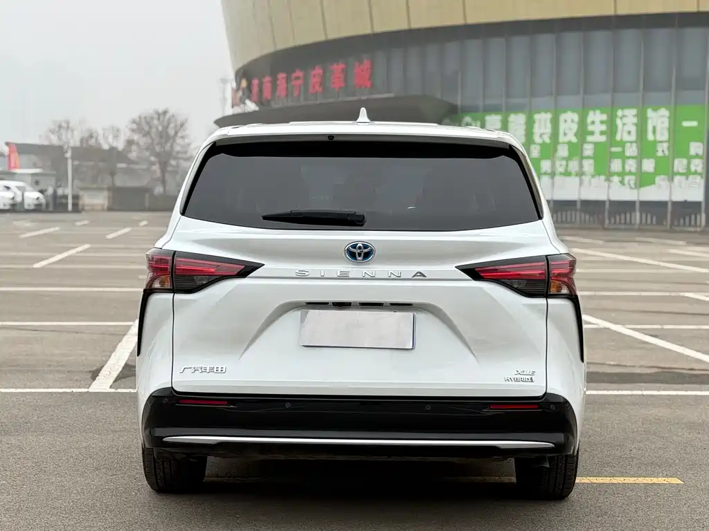 SIENNA 2021 2.5L Hybrid Deluxe Edition купить на сайте DeffCars