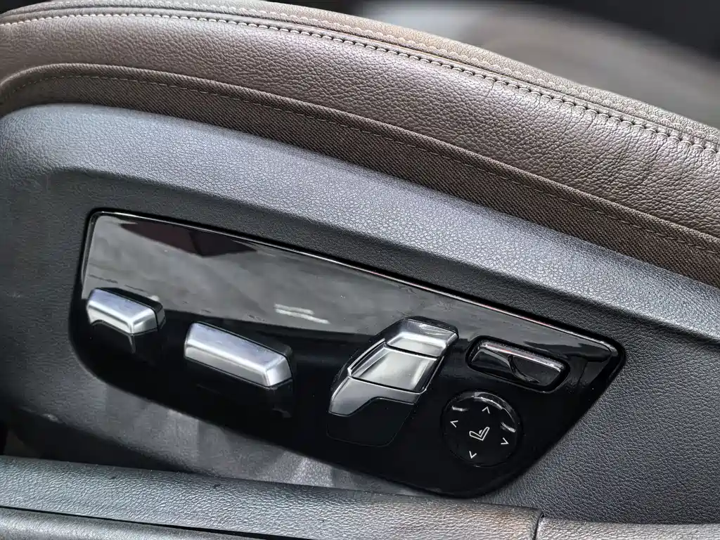 BMW 5 Series 2022 530Li Exclusive M Sports Package купить на сайте DeffCars
