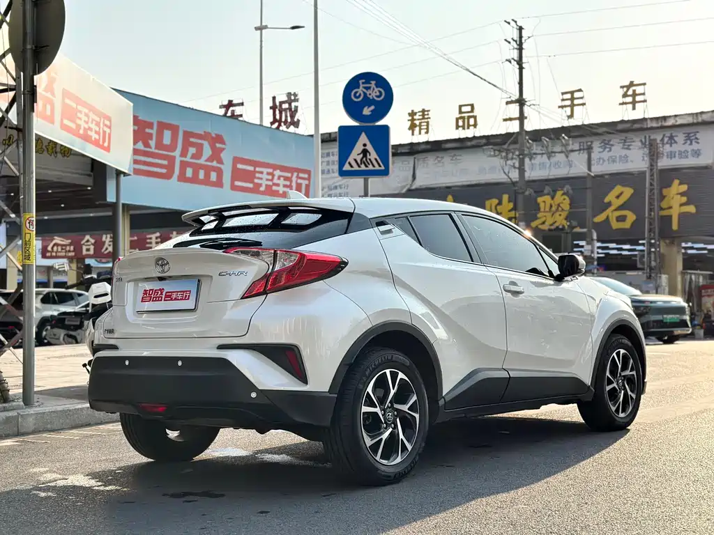 Toyota C-HR 2020 2.0L Leading Edition купить на сайте DeffCars