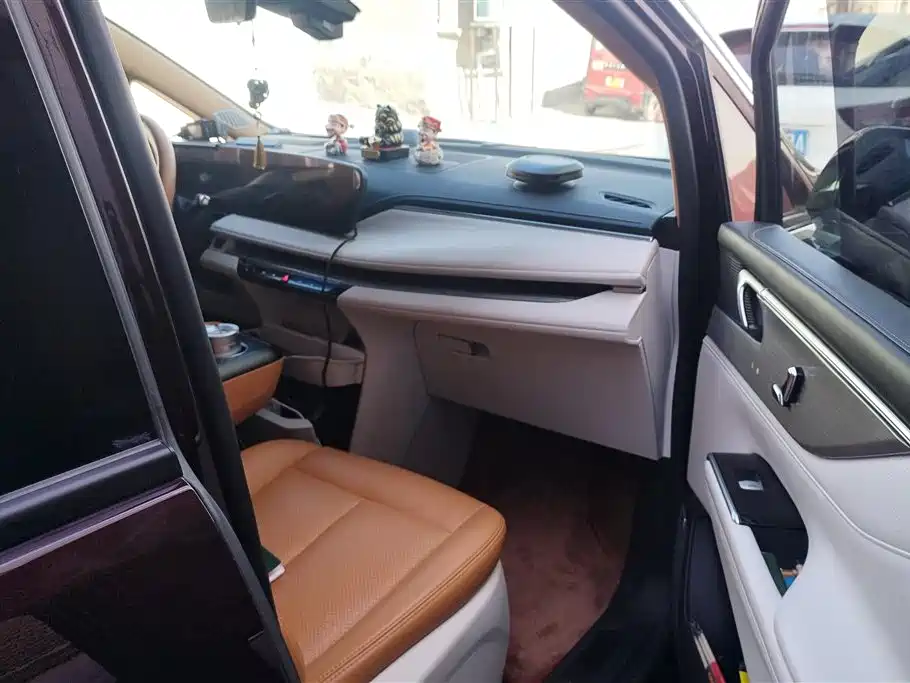 Buick GL8 New Energy 2024 Lu Zun Exclusive Edition 7 seats купить на сайте DeffCars