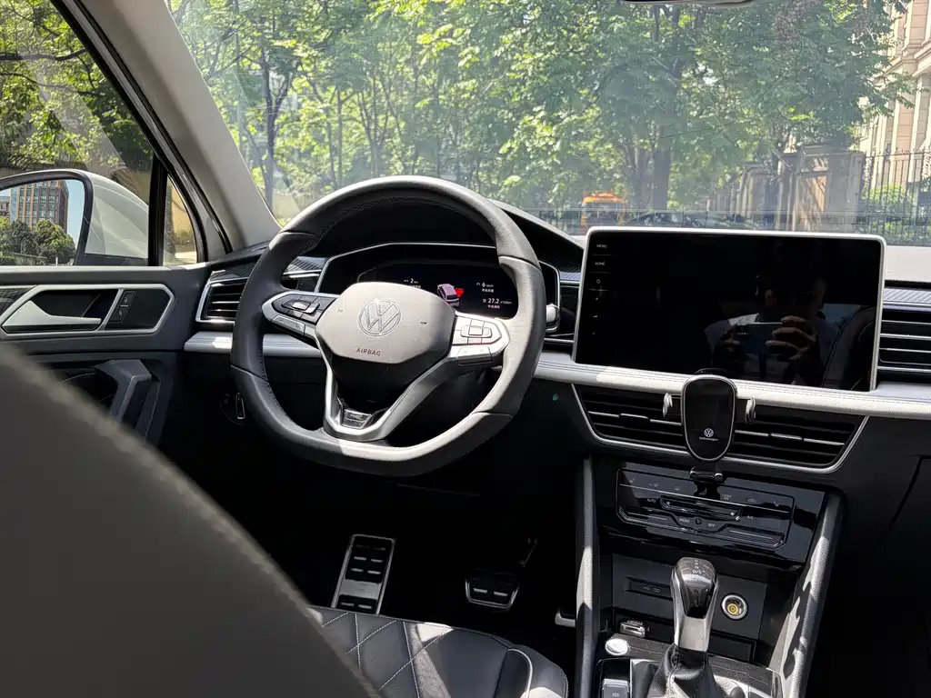 Tiguan L 2024 Outstanding Model 330TSI Automatic Two-wheel Drive R-Line Longyao Edition купить на сайте DeffCars