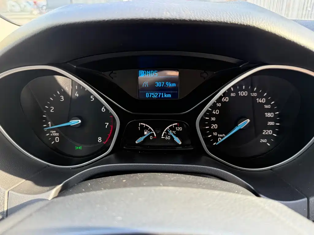 Focus 2018 hatchback classic 1.6L automatic comfort smart mobility version купить на сайте DeffCars