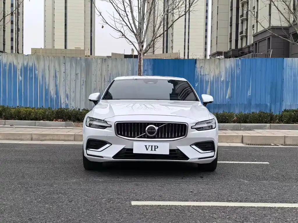 Volvo S60 2025 B4 Zhiyi Luxury Edition купить на сайте DeffCars