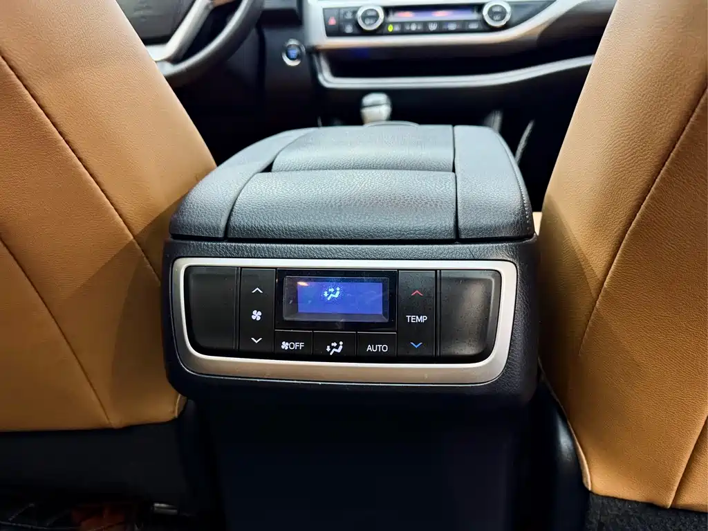 Highlander 2018 2.0T four-wheel drive knight version, 7 seats, National VI купить на сайте DeffCars