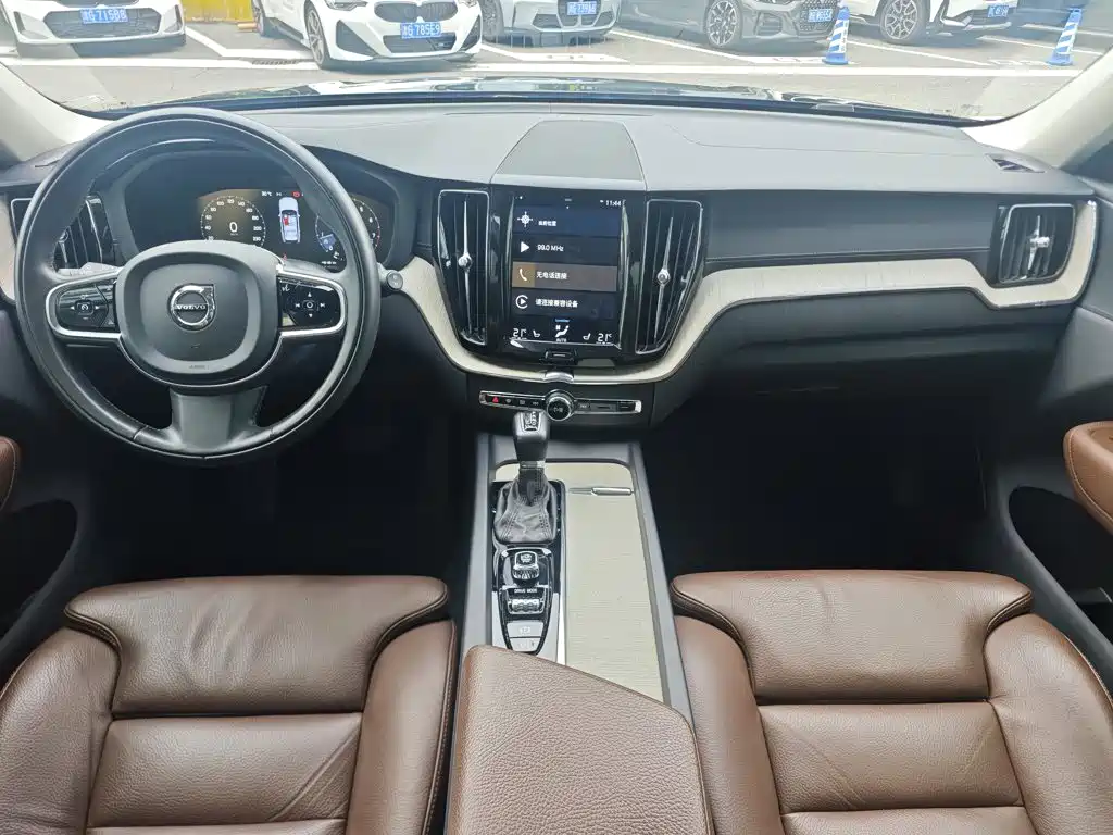 Volvo XC60 2020 T5 four-wheel drive Zhiyuan Deluxe Edition купить на сайте DeffCars