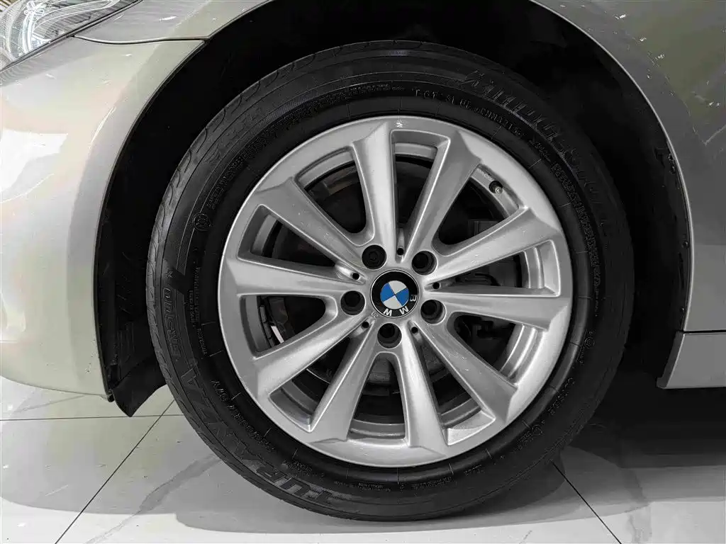 BMW 5 Series 2014 520Li Elegant купить на сайте DeffCars