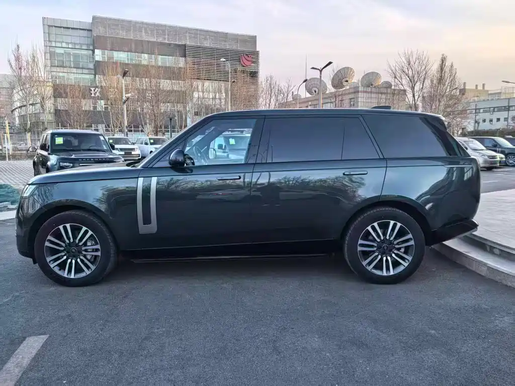 Range Rover 2024 3.0 L6 400PS Extended Edition купить на сайте DeffCars