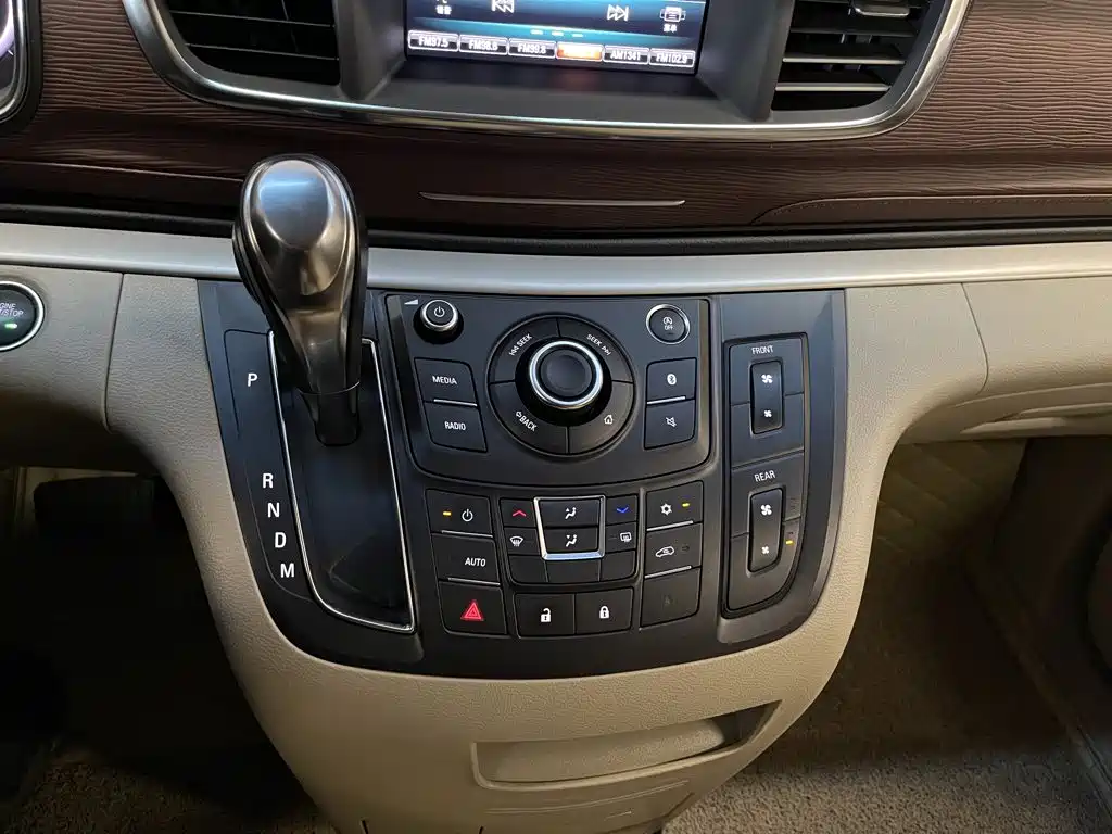 Buick GL8 2017 25s Luxury Country V купить на сайте DeffCars