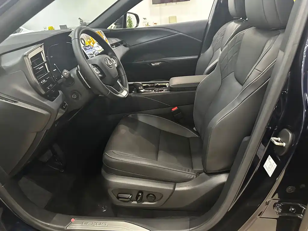 Lexus RX 2025 300 four-wheel drive version купить на сайте DeffCars