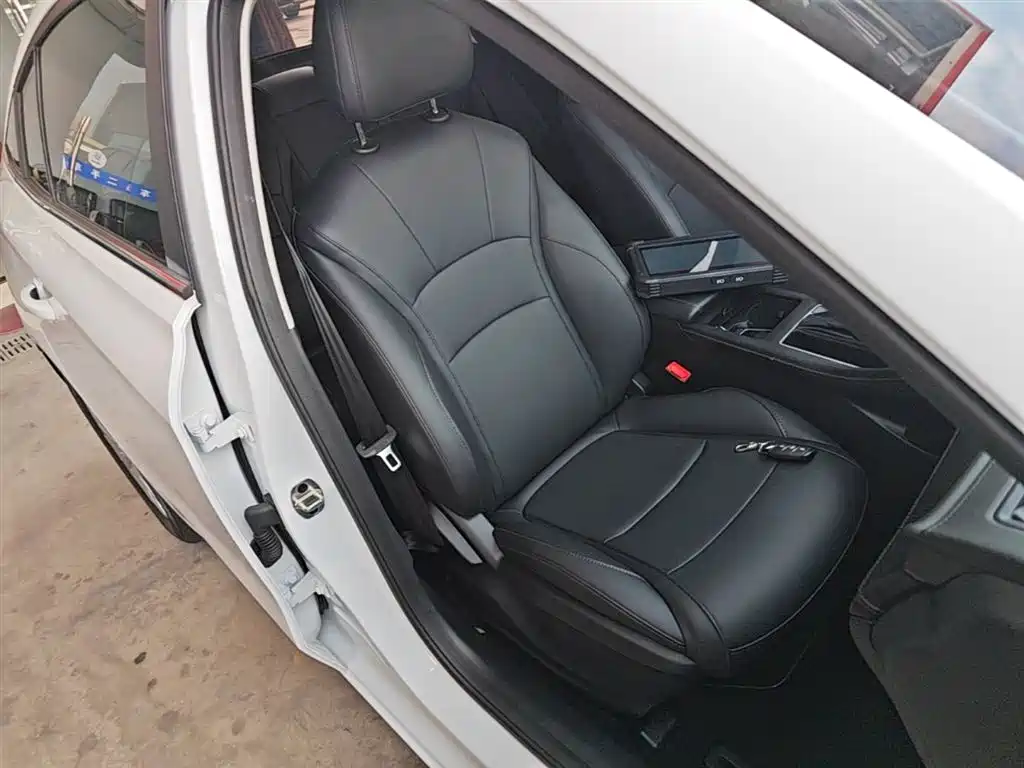 Roewe i5 2023 1.5L CVT Deluxe Edition купить на сайте DeffCars