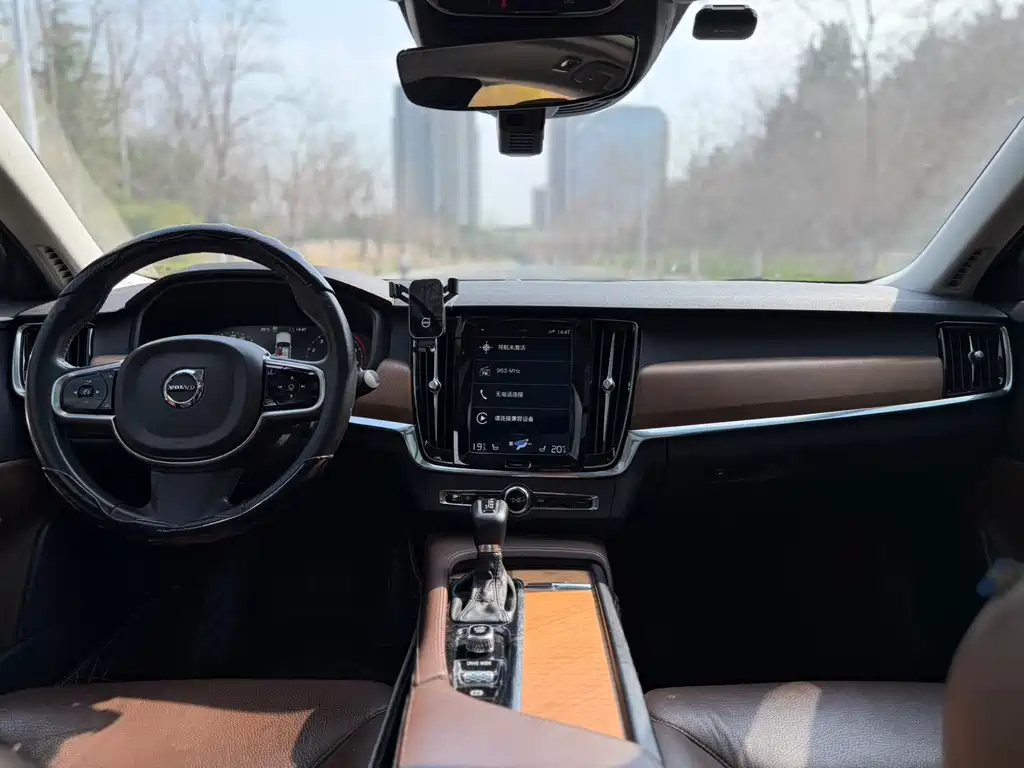 Volvo S90 2020 T5 Zhiyi Luxury Edition купить на сайте DeffCars