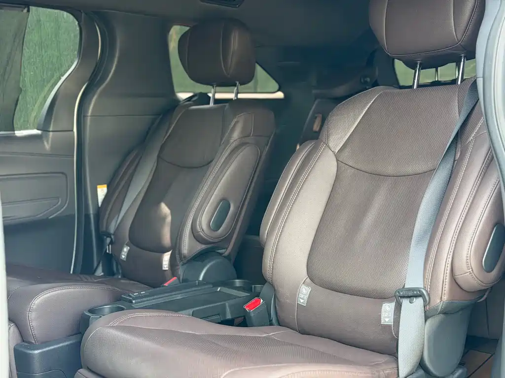 SIENNA 2021 2.5L Hybrid Platinum Edition купить на сайте DeffCars