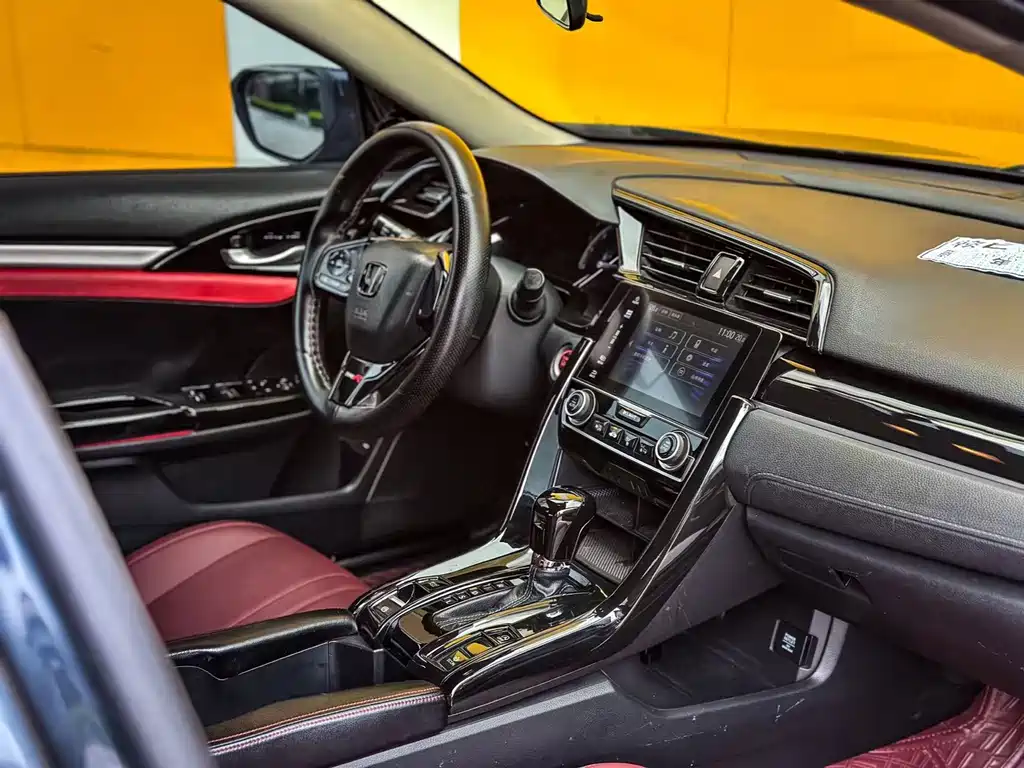 Civic 2019 220TURBO CVT Dynamic Edition National V купить на сайте DeffCars