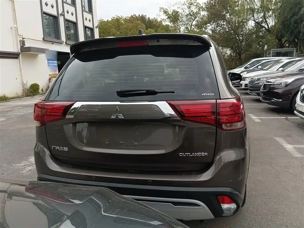 Outlander 2019 2.4L four-wheel drive exclusive version, 7 seats, National V купить на сайте DeffCars