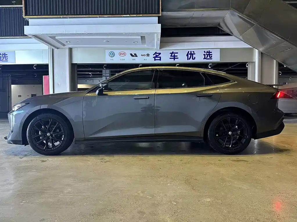 Changan UNI-V 2024 1.5T premium model купить на сайте DeffCars