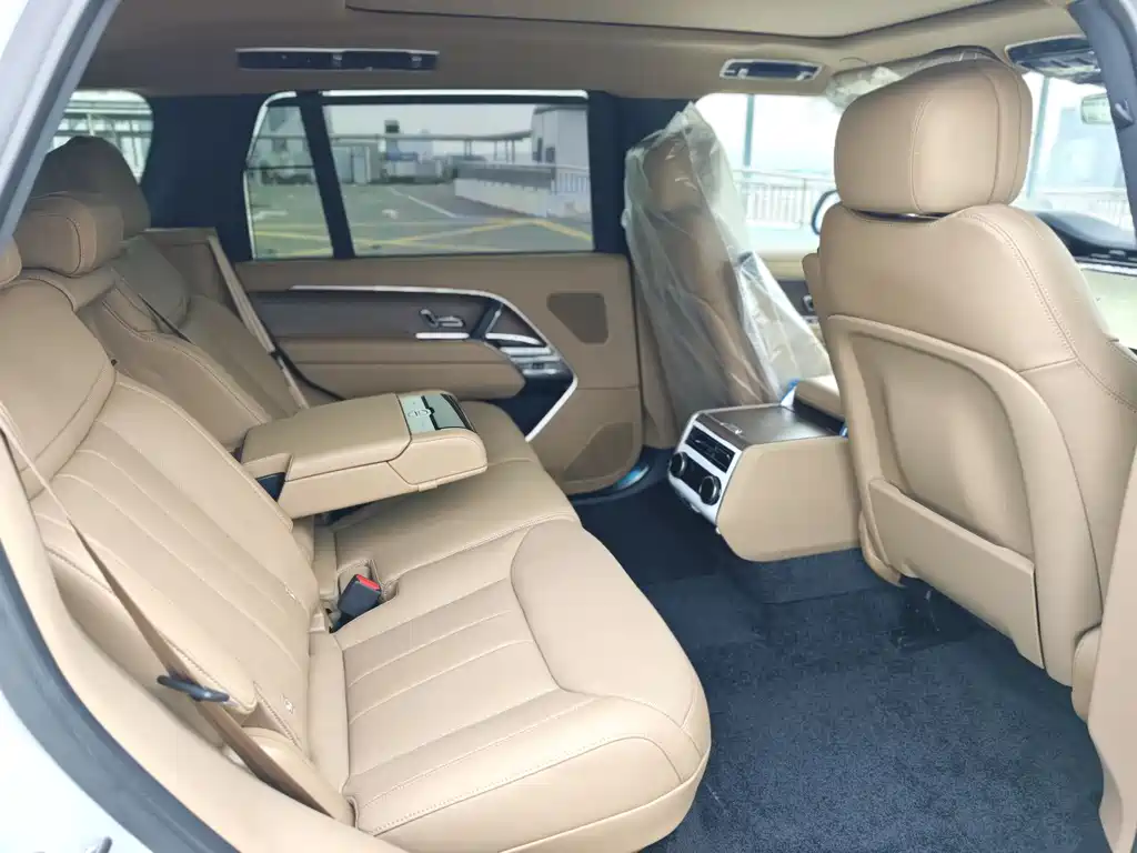 Range Rover 2026 3.0 L6 400PS SE long axis version купить на сайте DeffCars