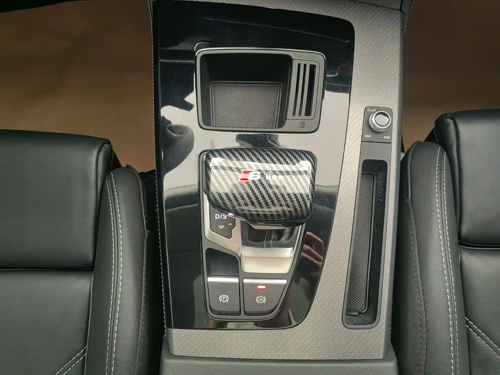 Audi Q5L 2022 facelift 40T luxury and dynamic model купить на сайте DeffCars