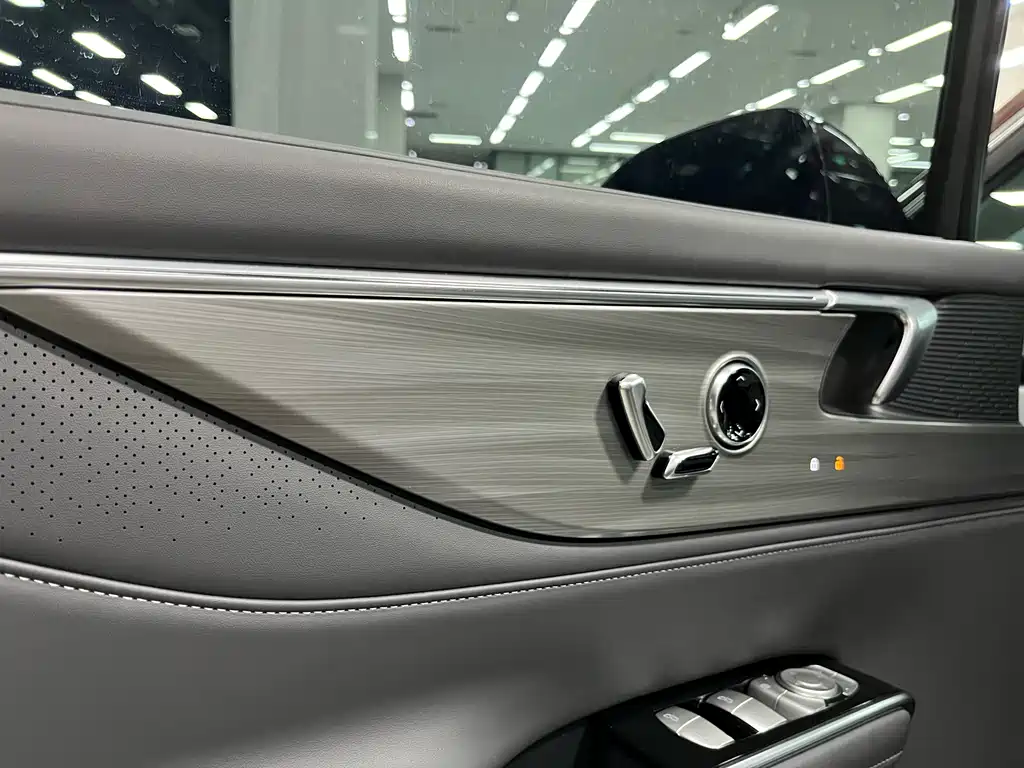 Buick GL8 2025 Lu Zun Exclusive Harmony Edition купить на сайте DeffCars