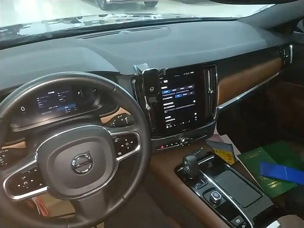 Volvo S90 plug-in hybrid 2023 T8 plug-in hybrid four-wheel drive long range Zhiyi luxury version купить на сайте DeffCars