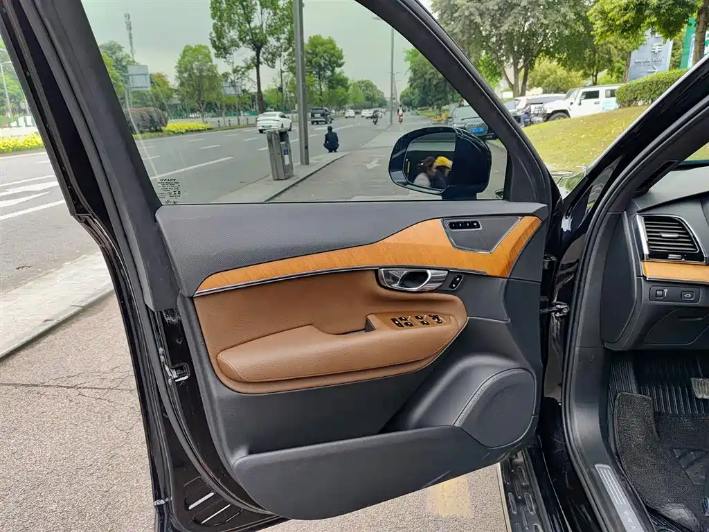 Volvo XC90 2022 B6 Zhiyi Luxury Edition 7 seats купить на сайте DeffCars