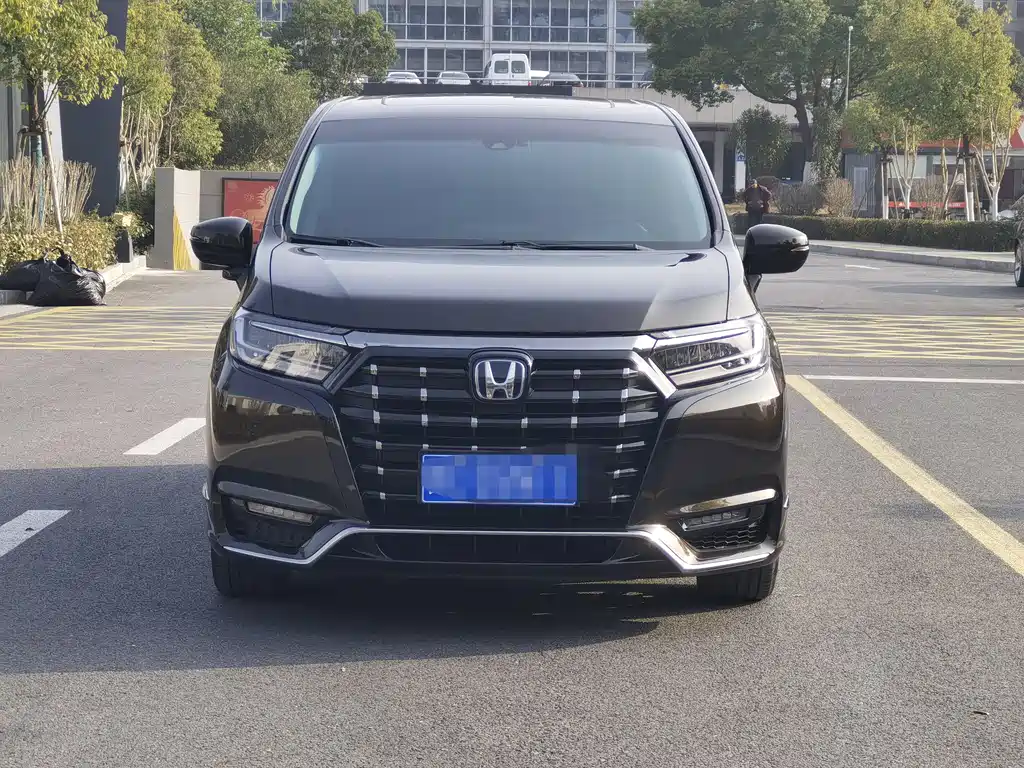 Alison 2022 2.0L e:HEV Deluxe Edition купить на сайте DeffCars