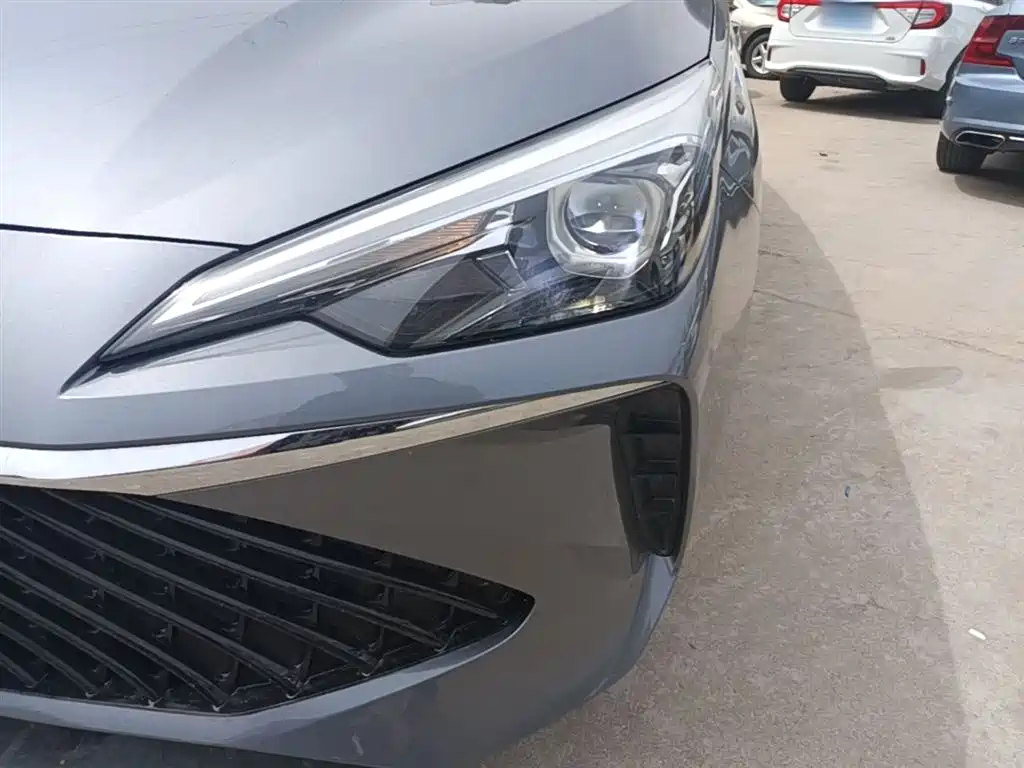 Roewe i5 2023 1.5L CVT Deluxe Edition купить на сайте DeffCars