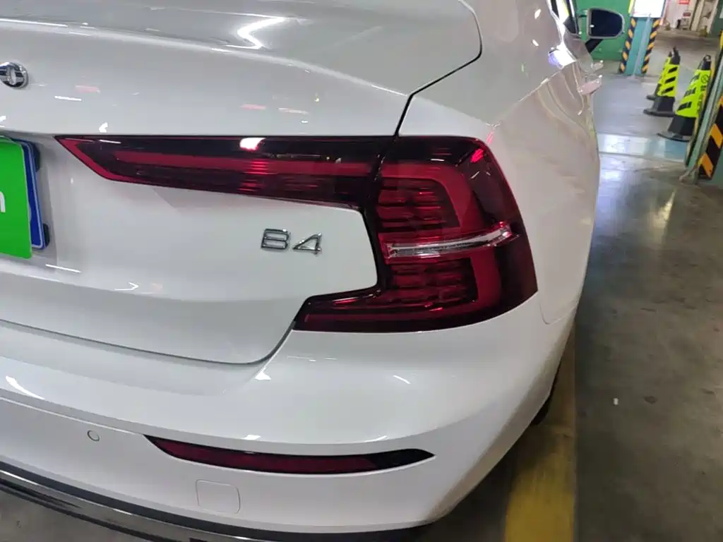Volvo S60 2025 B4 Zhiyi Luxury Edition купить на сайте DeffCars
