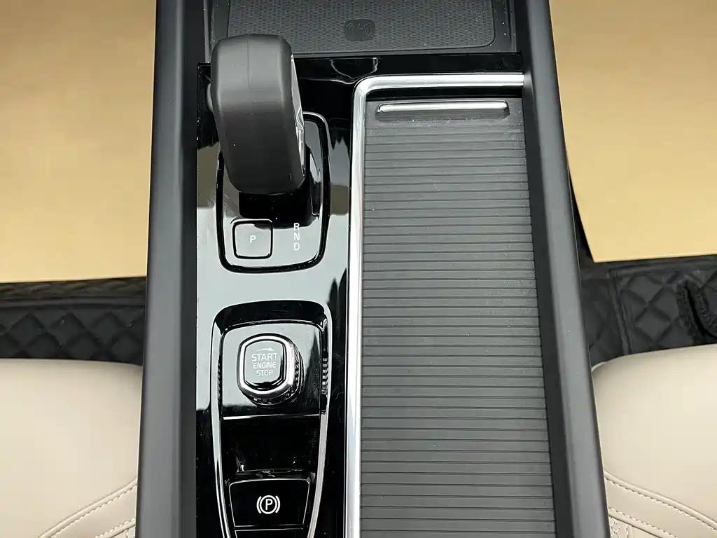 Volvo XC60 2026 B5 four-wheel drive Zhiyi Luxury Edition купить на сайте DeffCars