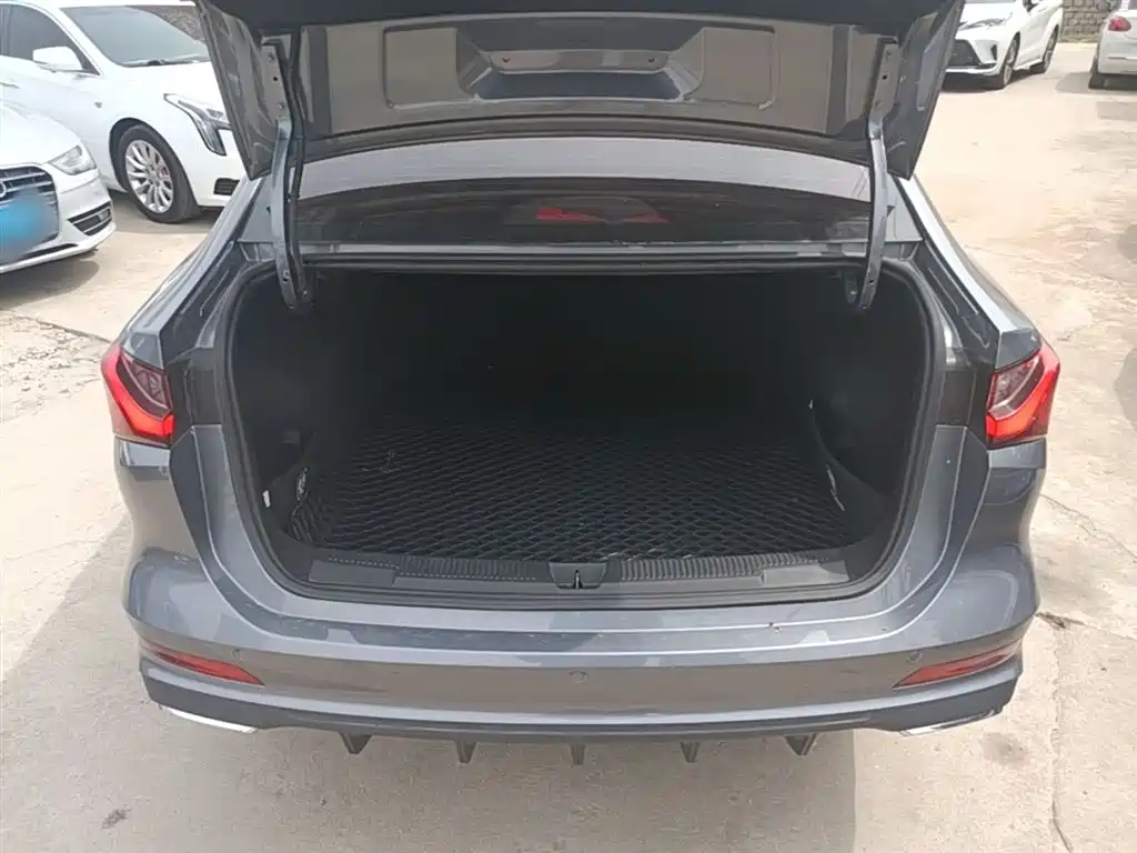Roewe i5 2023 1.5L CVT Deluxe Edition купить на сайте DeffCars