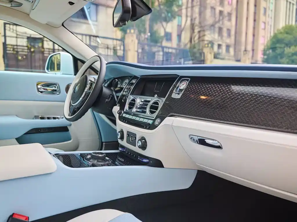 Phantom 2013 6.6T standard model купить на сайте DeffCars