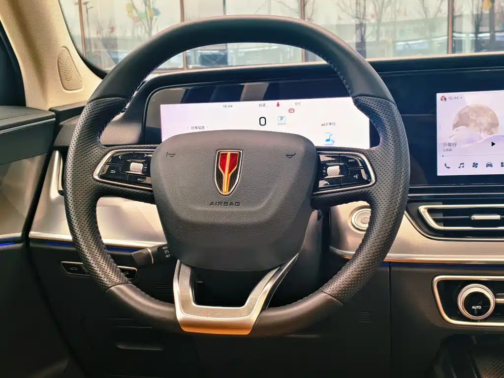 Hongqi HS5 2023 2.0T Qixiang Pro version купить на сайте DeffCars