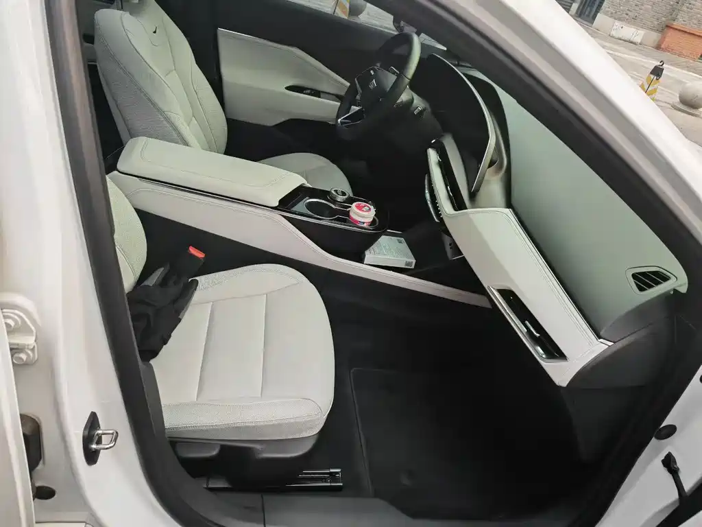 Cadillac GT4 2023 25T Fashion Model купить на сайте DeffCars