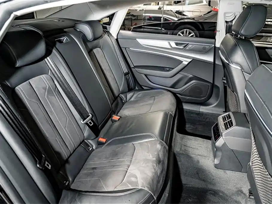 Audi A7L 2024 45TFSI S-line Dream Building Liquid Crystal Package купить на сайте DeffCars