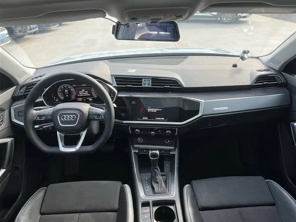 Audi Q3 2022 35 TFSI Fashionable and Dynamic купить на сайте DeffCars