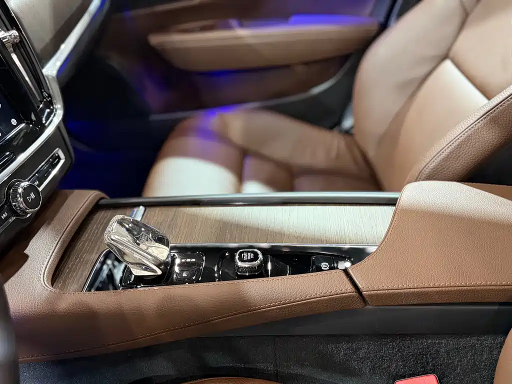 Volvo V90 2022 Cross Country B5 AWD Zhiyuan Edition купить на сайте DeffCars