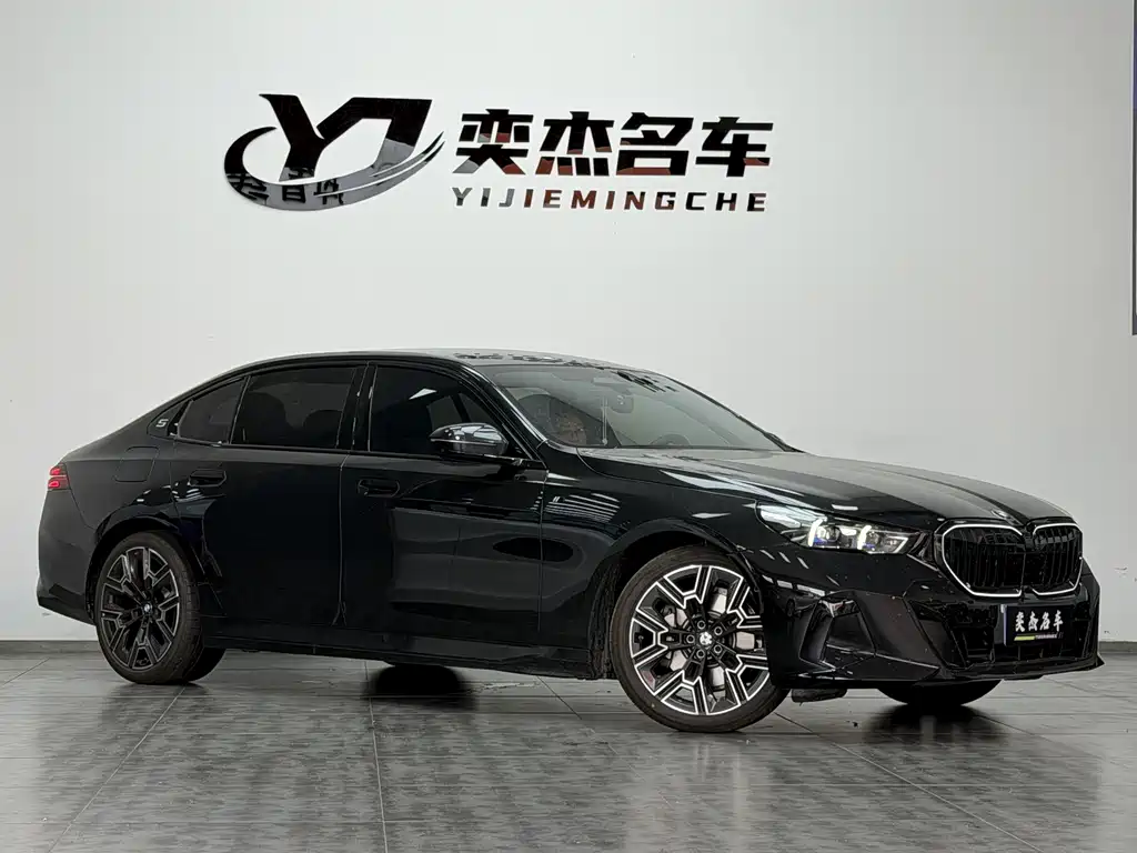 BMW 5 Series 2026 530Li Exclusive M Sports Package купить на сайте DeffCars