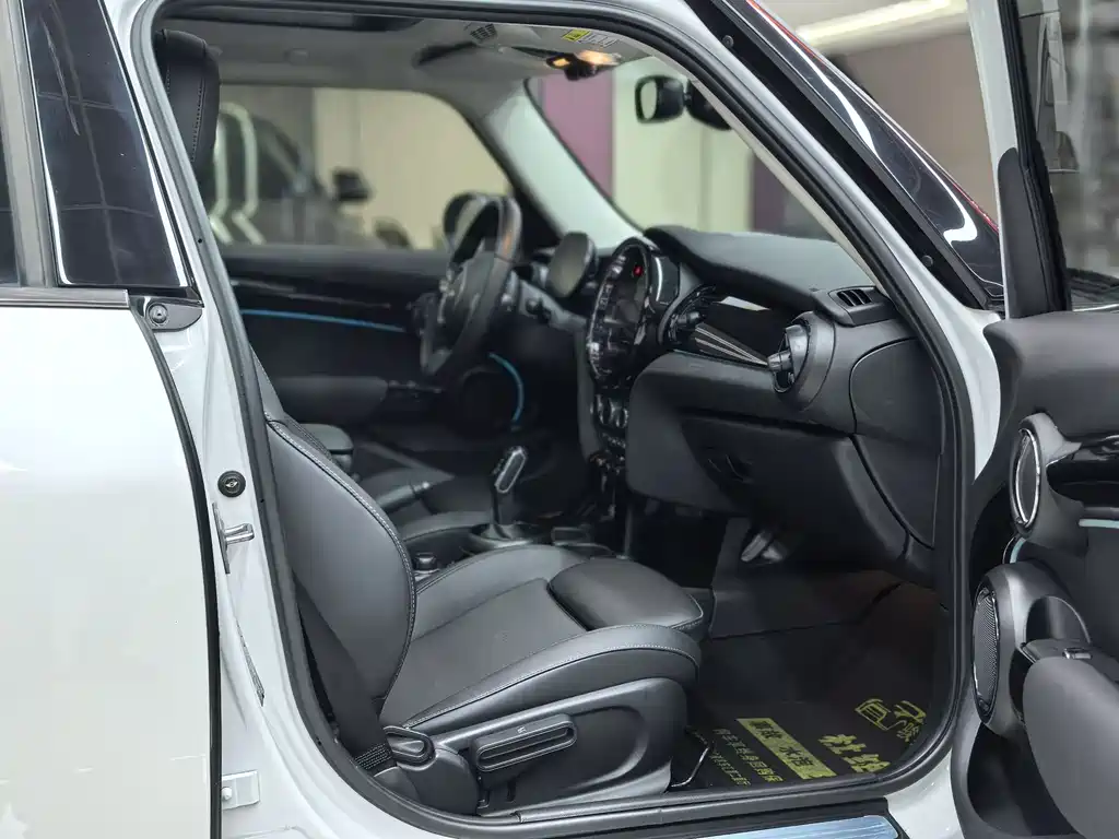 MINI 2023 facelift 1.5T COOPER Artist five-door version купить на сайте DeffCars