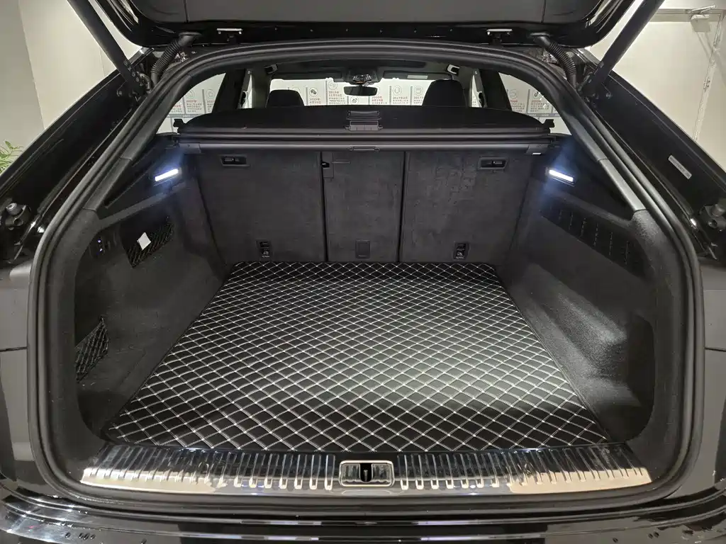 Audi Q8 2023 55 TFSI Premium Dynamic Model купить на сайте DeffCars