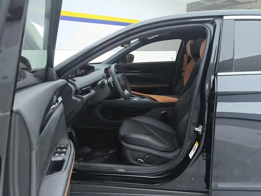 Changan UNI-V 2022 1.5T premium model купить на сайте DeffCars