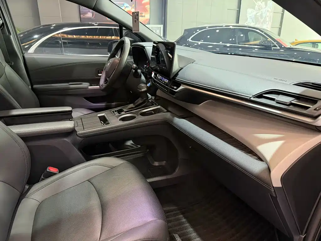 Grevia 2023 2.5L Hybrid Monarch VIP Edition купить на сайте DeffCars