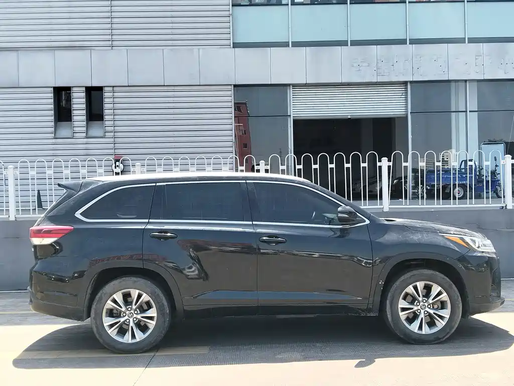 Highlander 2018 2.0T two-wheel drive elite version, 7 seats, National VI купить на сайте DeffCars