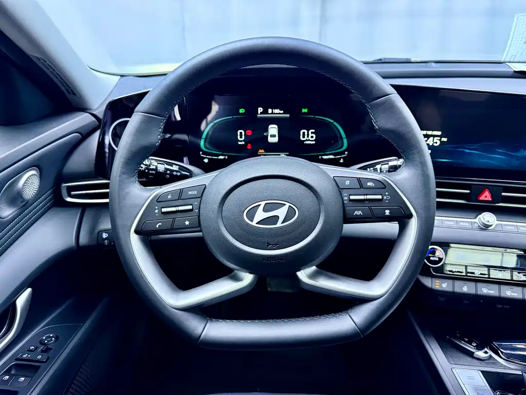 Elantra 2023 1.5L CVT LUX Premium Edition купить на сайте DeffCars