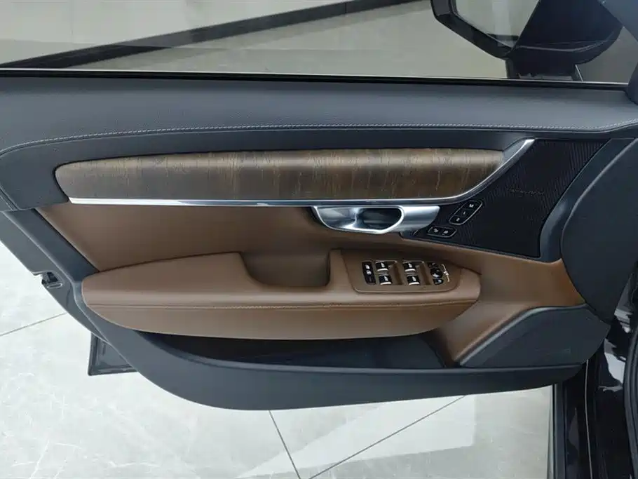 Volvo S90 2023 B5 Zhiyuan Luxury Edition купить на сайте DeffCars