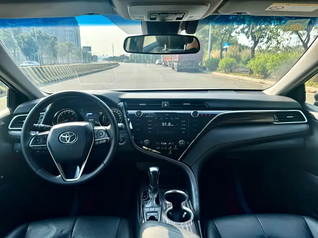 Camry 2019 2.5G Deluxe Edition National VI купить на сайте DeffCars