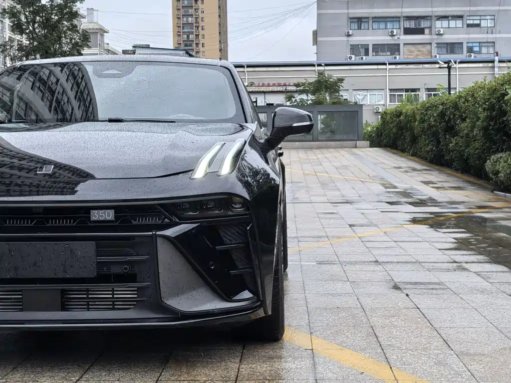 Lynk & Co 03 2025 model 03+ 2.0TD automatic performance advanced version купить на сайте DeffCars