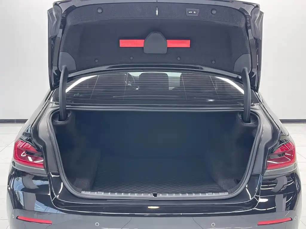 BMW 5 Series 2022 530Li Leading Luxury Package купить на сайте DeffCars