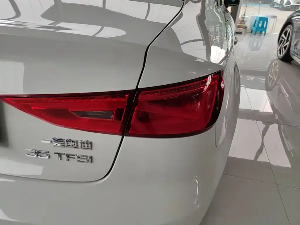 Audi A3 2016 Limousine 35 TFSI Fashion купить на сайте DeffCars