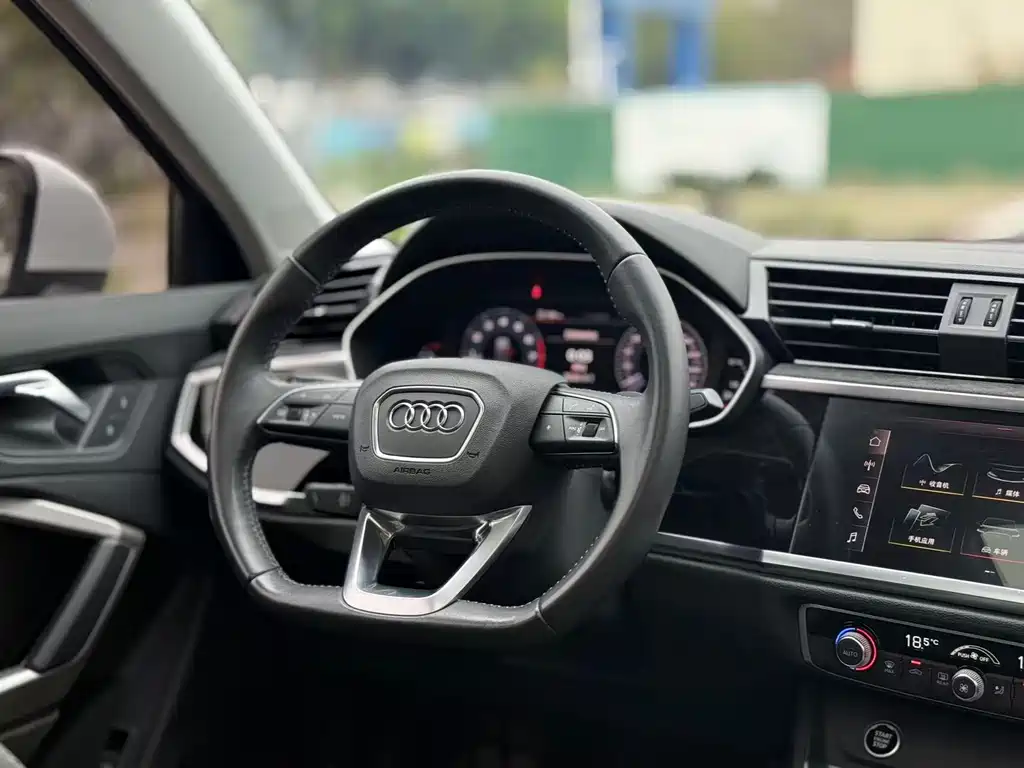 Audi Q3 2020 40 TFSI Fashionable and Dynamic купить на сайте DeffCars