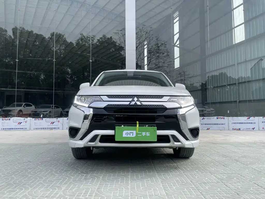 Outlander 2021 facelift 2.0L 2WD smooth version 5 seats купить на сайте DeffCars